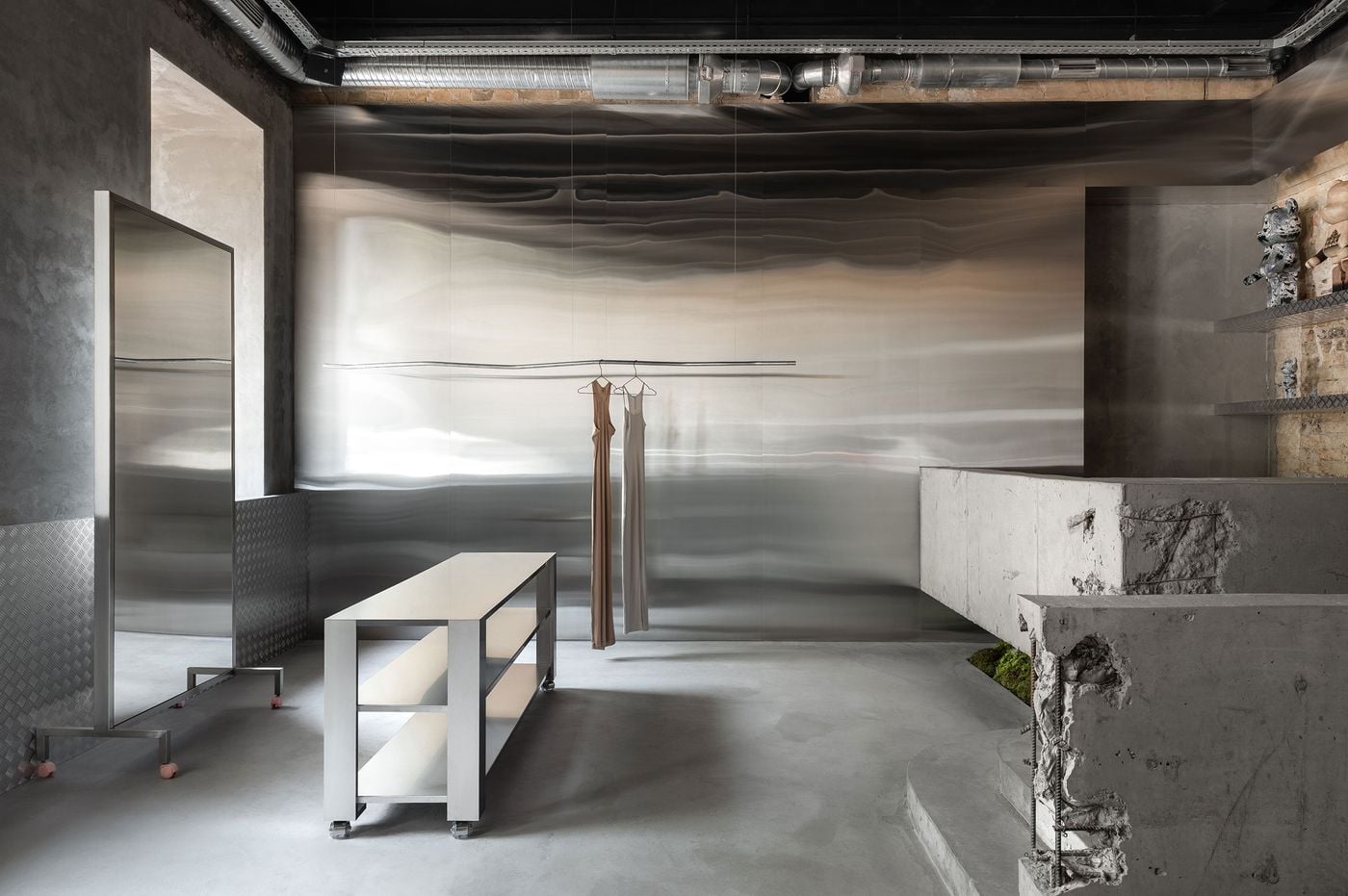 Espacio comercial minimalista